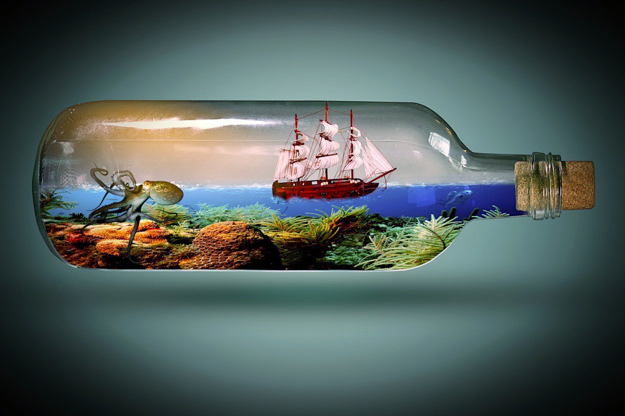 Корабль в бутылке море
